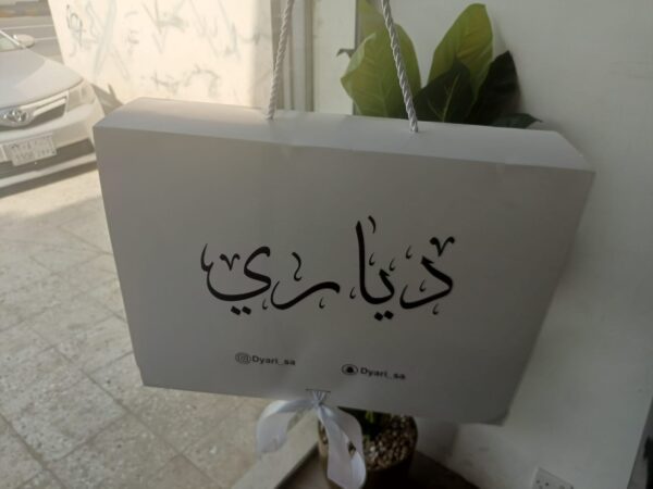 طباعة بوكسات عباية بكميات تبدأ من خمسين حبة بوكسات بلوفرات هودي و تيشيرتات